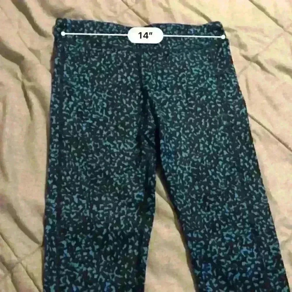 Under Armour UA Blue‎ and Black Compression Crop Capri Leggings - Picture 3 of 5